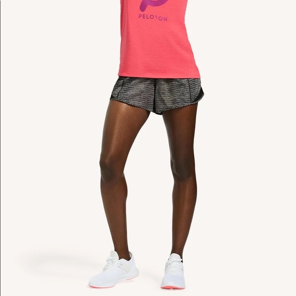 Lululemon Peloton Limitless 4" Hotty Hot Shorts 8 Tall - Picture 2 of 16